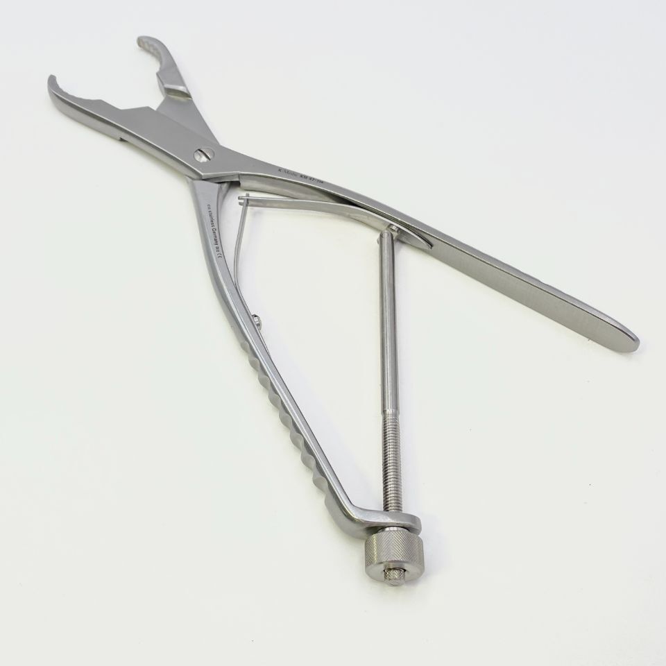 Used Kmedic Km Ulrich Self Retaining Bone Holding Forceps