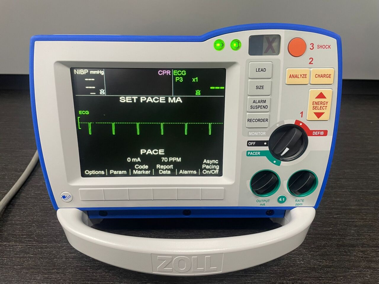 Used ZOLL R Series Plus 3 Lead ECG Pacer SPO2 NIBP ETCO2