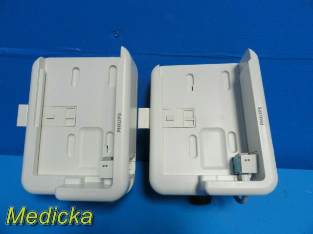 HEWLETT PACKARD 2X Philips M8040A #A03 Universal Docking Station W/ M3081-61626 Cable