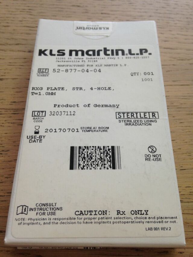 KLS MARTIN 52-877-04-04 Resorb XG PL. Gerade, Steg, 1.0mm, 4 Loch (X)