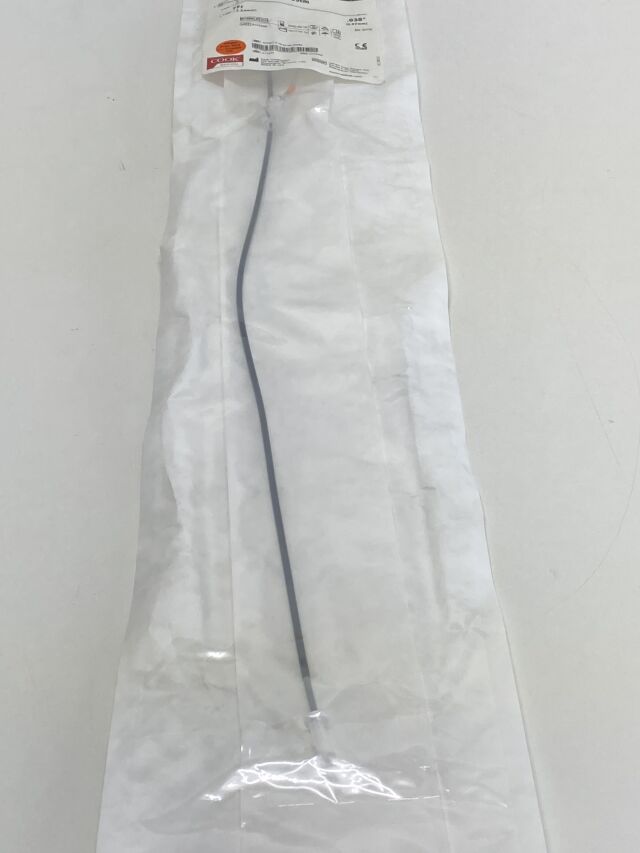 COOK MEDICAL Flexor Check-Flo Introducer G11633  Exp. 08-2020 (Q29) G11633 Flexor Check-Flo Introducer