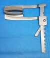  Retractor