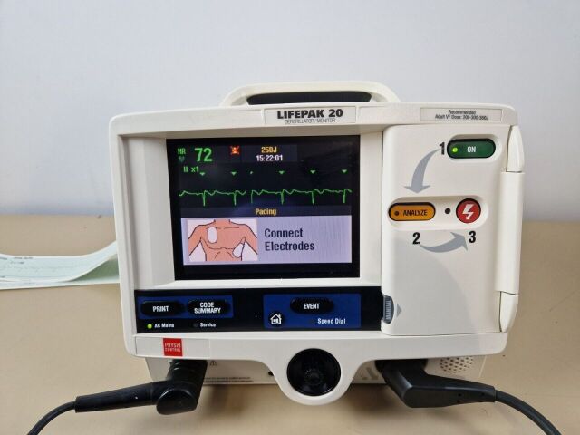 MEDTRONIC/PHYSIO-CONTROL LIFEPAK 20 Monitor with pacer and therapy cable Defibrillator