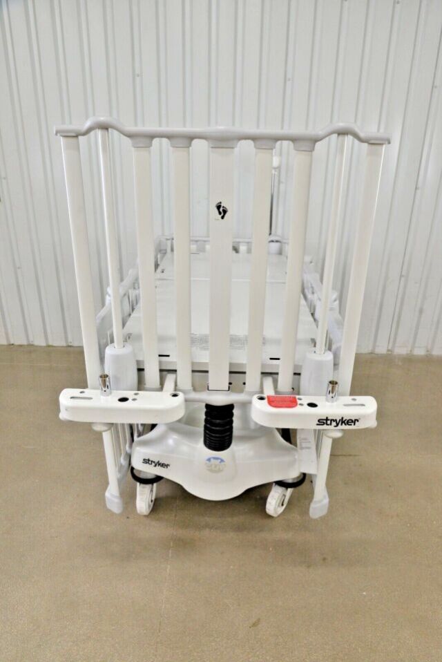 STRYKER Cub Pediatric Crib FL19H - 161109 Pediatric Crib