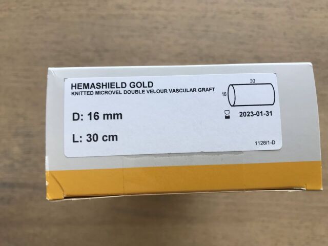 MAQUET M002020952160 Hemashield Gold Knitted Microvel Double Velour Vascular Graft D: 16, L: 30cm (X)