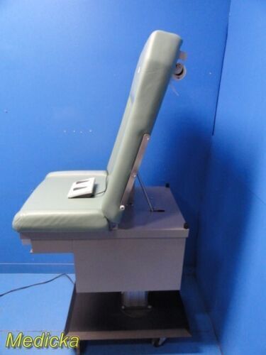 UMF 5080 Powered Exam Table, Pistachio Color Upholstery *TESTED, WORKING*