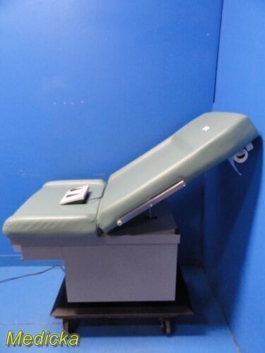 UMF 5080 Powered Exam Table, Pistachio Color Upholstery *TESTED, WORKING*