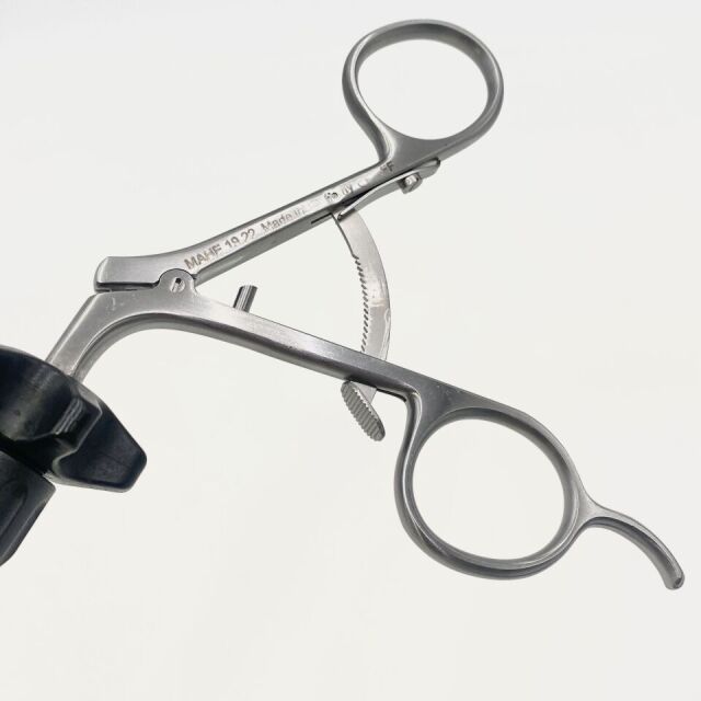 MAHE ( 19.22, 156.33 ) Laparoscopic Grasping Forceps, Pointed Jaw Insert, 330mm