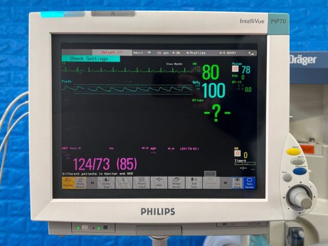 DRAEGER Primus YOM: 2011 with Philips MP70 patient monitor Anesthesia Machine