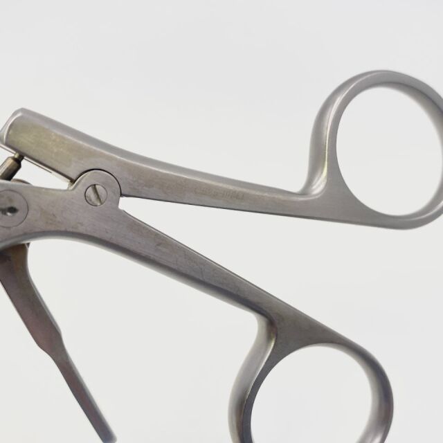 JARIT ( C625-108LL ) Dual Cup Grasping Forceps, 5mm x 33cm, Locking Handle