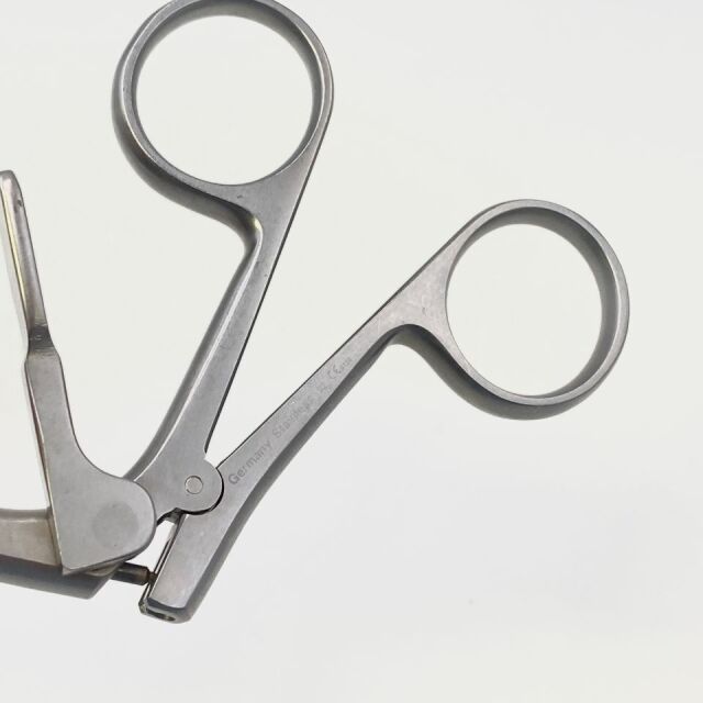 JARIT ( C625-108LL ) Dual Cup Grasping Forceps, 5mm x 33cm, Locking Handle