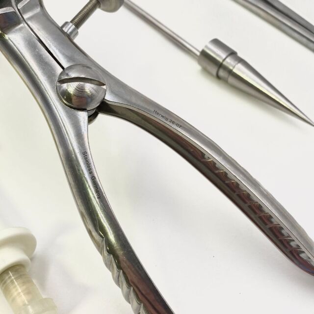 VARIOUS ( AnRe1 ) Anal Retractor Set with Speculum, Dilator, Tissue Forceps and Punch