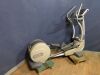 TECHNOGYM Elliptical  (RS):  ﻿﻿Goal oriented display feedback and motivation
﻿﻿Touch screen display
﻿﻿Double Hand Sensor is eq