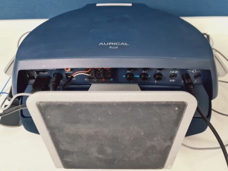 AURICAL AUD 1053 Audiometer