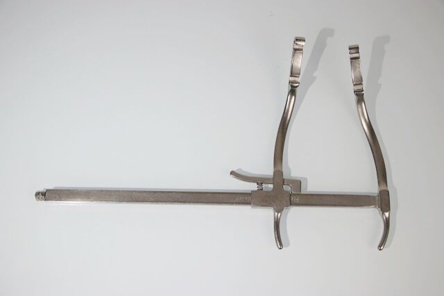 FORDER FR-10 Surgical Retractor Model