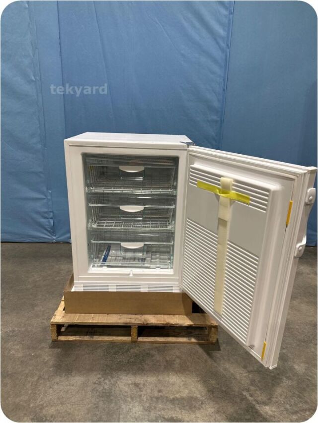 SUMMIT ALF620BI Undercounter Freezer