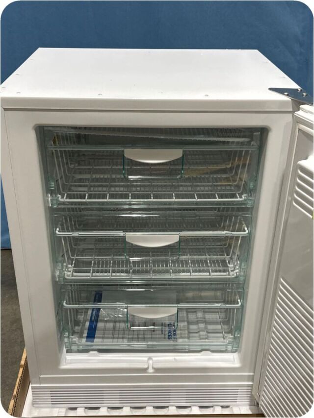 SUMMIT ALF620BI Undercounter Freezer