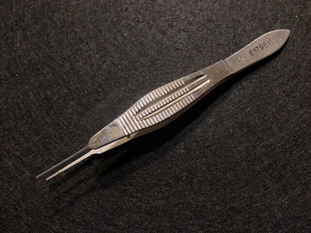 STORZ / BAUSCH & LOMB E1798 Castroviejo Suturing Forceps, 0.5mm