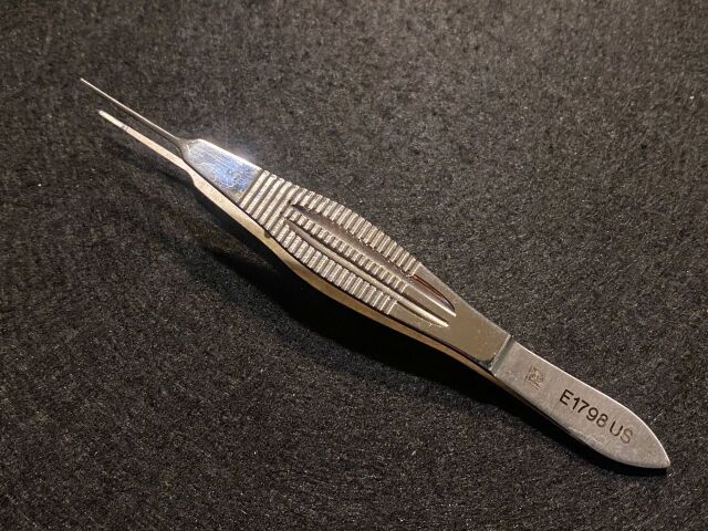 STORZ / BAUSCH & LOMB E1798 Castroviejo Suturing Forceps, 0.5mm