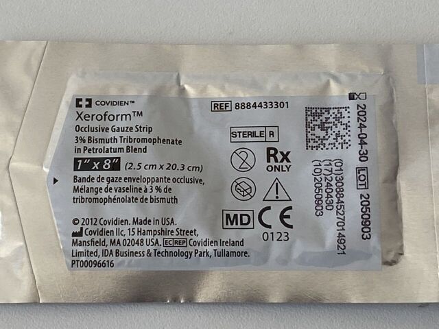 COVIDIEN Lot of 6 Xeroform  8884433301  Exp.2024-04  (J9) Xeroform