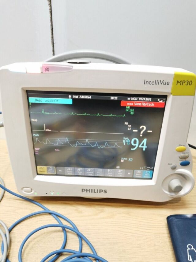 PHILIPS IntelliVue MP30 Patient Monitor M3001A Module SpO2 Sensor ECG NIBP cable Monitor