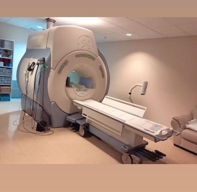 GE Signa 1.5T 11x 8ch Echospeed MRI Scanner