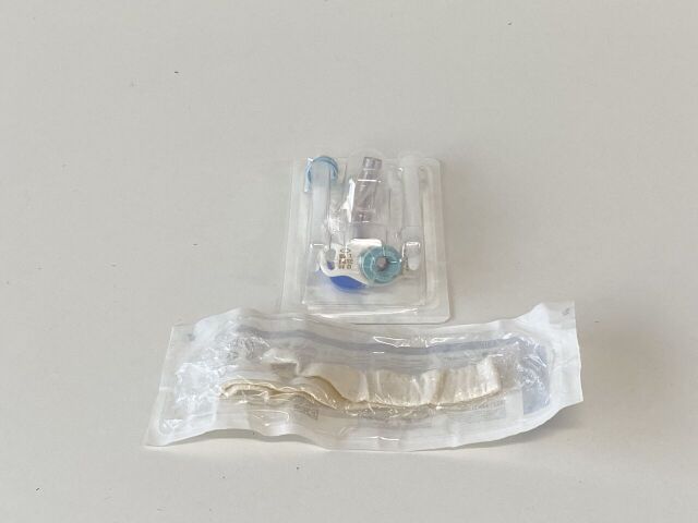 COVIDIEN Shiley Tracheostomy Tube  80XLTCP   Exp.2025-07 & 2026-05  (Y55/V18) Shiley Tracheostomy Tube