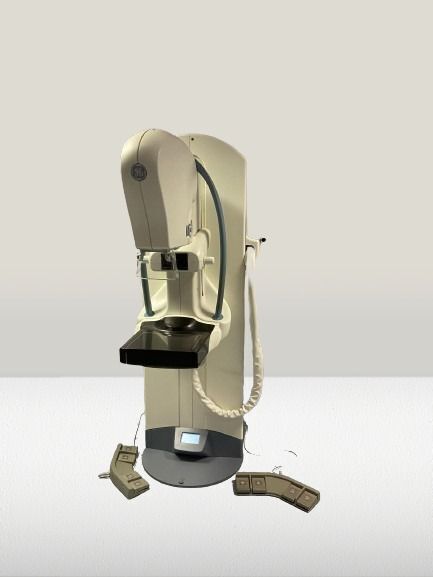 GE SENOGRAPHE SENOCLAIRE 3D with Tomosynthesis - (2015) Digital Mammo Unit