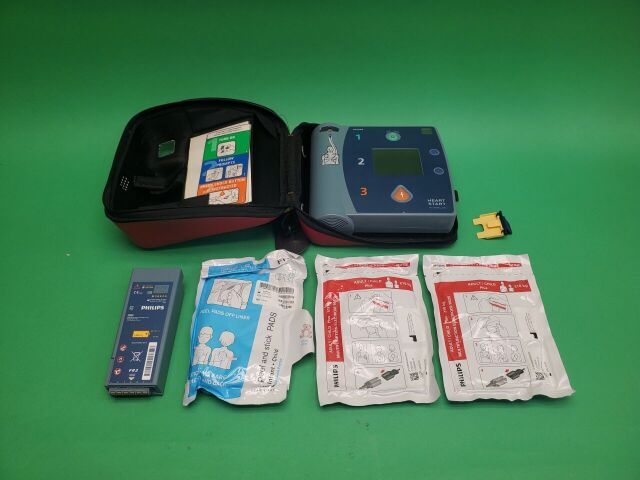 PHILIPS HeartStart FR2+ M3860A AED Defibrillator