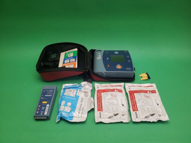 PHILIPS HeartStart FR2+ M3860A AED Defibrillator