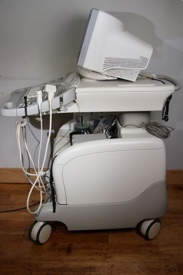 GE VIVID 3 Syncmaster 796MB Ultrasound Machine