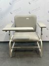 UMF MEDICAL 8690 Bariatric Phlebotomy Exam Chair