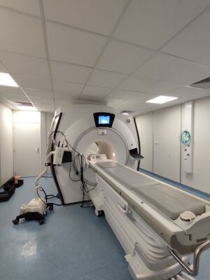 GE Optima MR450w 1.5T MRI Scanner