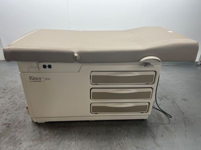 MIDMARK RITTER 204 Manual Table with Standard Soft Touch Upholstery Exam Table