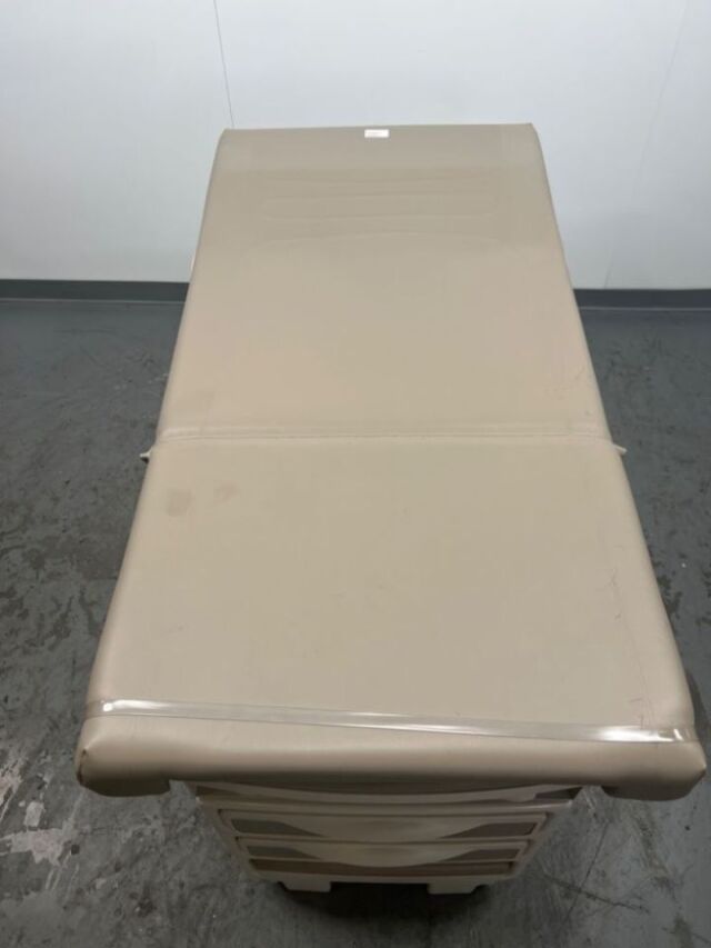 MIDMARK RITTER 204 Manual Table with Standard Soft Touch Upholstery Exam Table