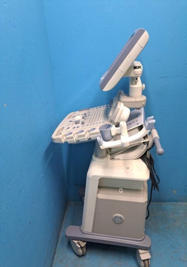 GE LOGIQ P5 Ultrasound Machine