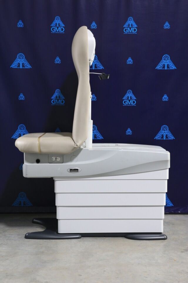 MIDMARK 626 Exam Table