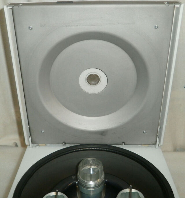 EPPENDORF 5702 Centrifuge