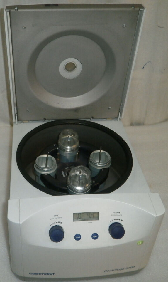 EPPENDORF 5702 Centrifuge