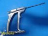 SMITH & NEPHEW Dyonics 3197 (Right) & 3196 (Left) Smith & Nephew Dyonics 3197 (Right) & 3196 (Left) Suction Punch