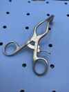V. MUELLER VM101-5551 V.Mueller  Bellucci Wullstein Solid Blade Right Prongs Retractor