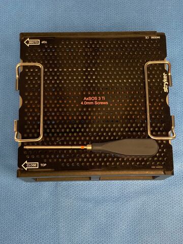 STRYKER AxSOS 3 Titanium 4.0mmm Screw Rack w/ Driver