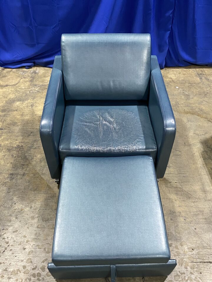 GLOBAL UPHOLSTERY COMPANY / STRYKER 3500 Recliner Bed