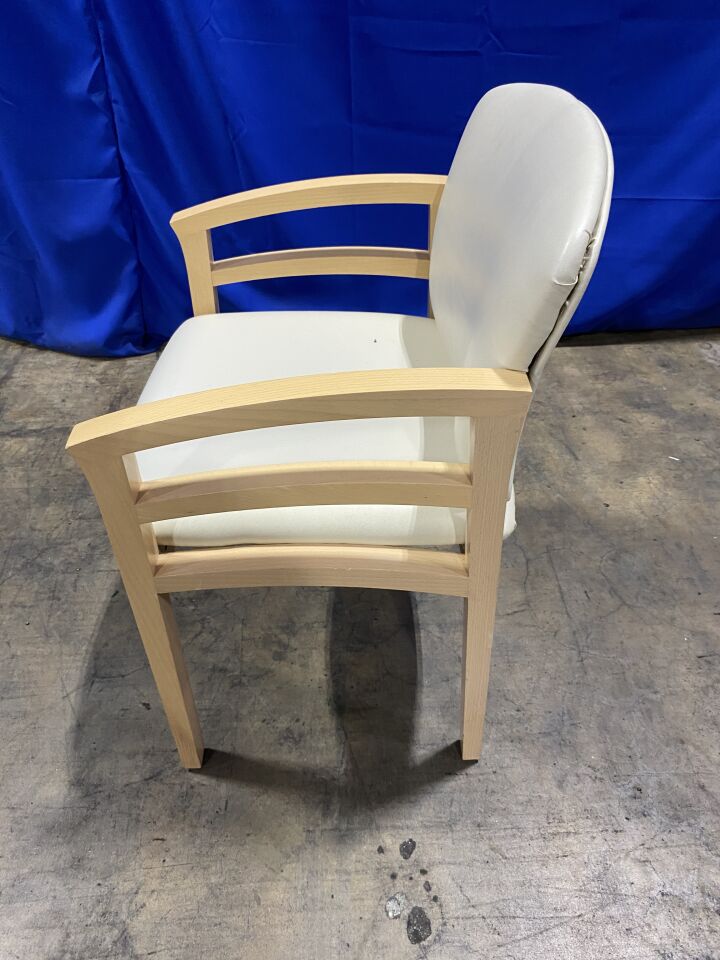 THE HON COMPANY H2112. D.CC29 Chair
