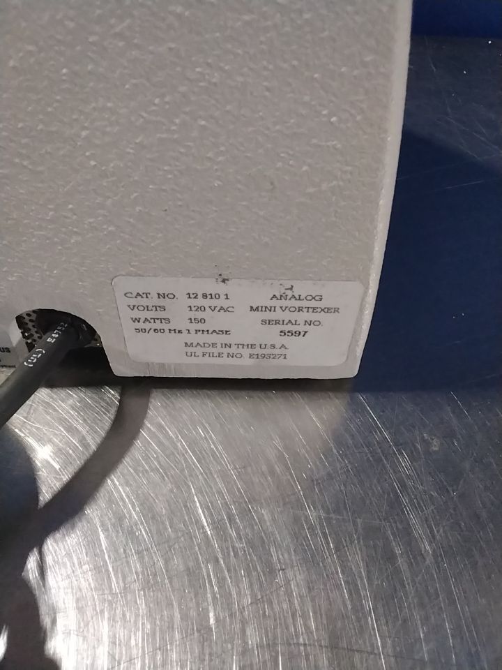 FISHER SCIENTIFIC Mini Vortexer 12 810 1 Rotator/Mixer/Rocker
