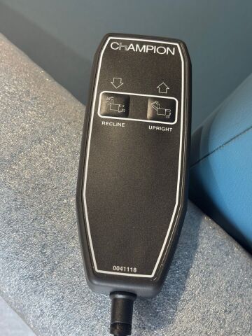 CHAMPION 67PCGS511-TS7 Exam Chair