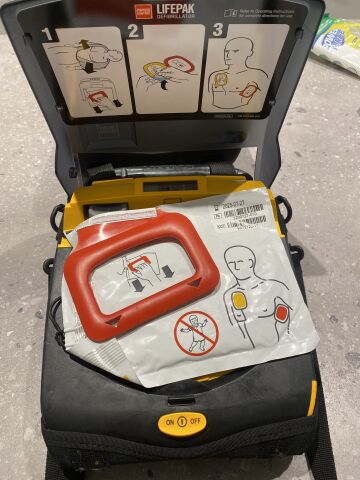 PHYSIO-CONTROL/ MEDTRONIC Lifepak cr plus Defibrillator