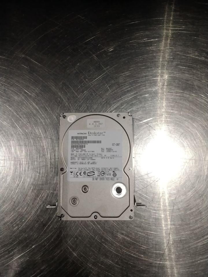 HITACHI Deskstar Hard drive - Lot of 3