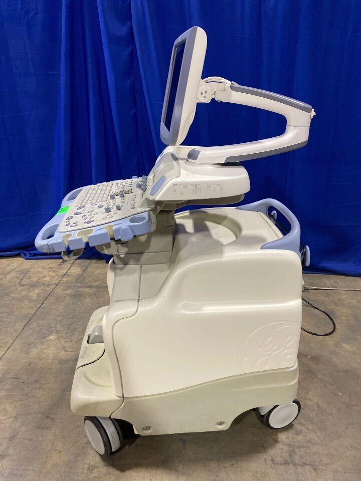 GE Vivid 7 Dimensions Ultrasound Machine