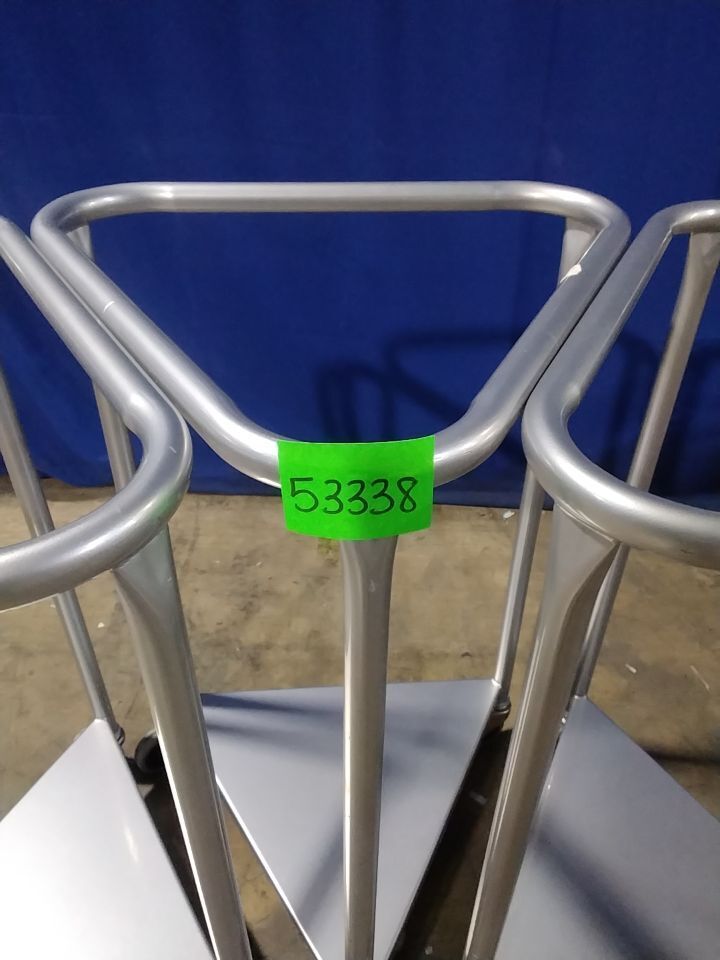 PEDIGO Triangular rolling stands - Lot of 3 O/R Instrument Stand